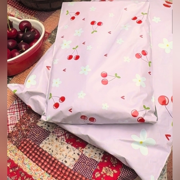 NEW 19"x24" Cherry Polymailers (20x) - Picture 2 of 4